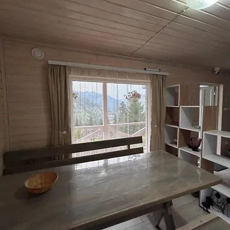Holiday home будинок на горі борщевиця Kvasni