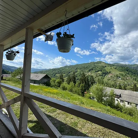 будинок на горі борщевиця Holiday home Kvasni